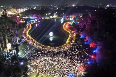 嘉義市光織影舞「光影夢境」閃耀北香湖 戴愛玲、李聖傑等知名藝人開幕獻唱點燃高潮！