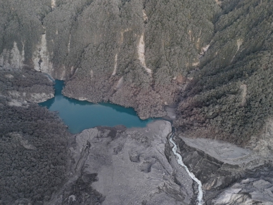 馬太鞍溪上游堰塞湖｜10/1~10/6日水位無明顯變化，目前蓄水量約為溢流前6.4%。