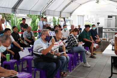 嘉義分署法拍會併同打詐宣導及公益設攤 太保房地三拍1599餘萬元成交 變賣農特產也大賣