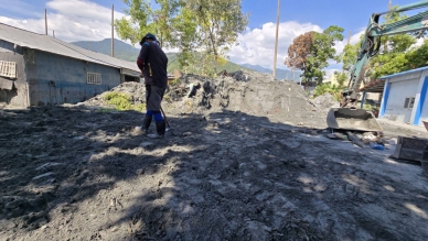 求助、求助|我家附近泥堆像座山,光復鄉敦厚路附近住屋反映多日,苦無單位協助處理!