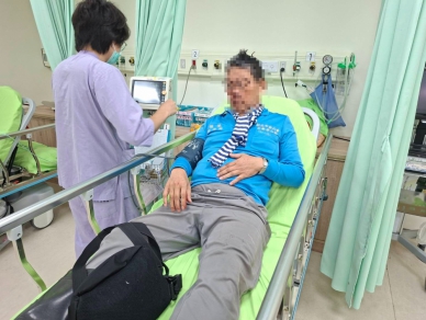 登山團領隊嘉明湖避難山屋下床時摔落昏迷|高度約1米6,空中救援送醫。