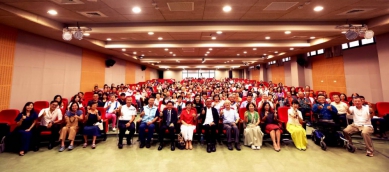 「點燈三十周年」彰化場講座,員林高中演藝廳登場。(照片點燈文化基金會提供)