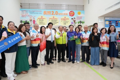 陳光復出席扶輪社「早期肺癌 免費X光篩檢」 肯定公益行動守護鄉親健康 這次活動是由澎湖扶輪社、馬公扶輪社、天人菊扶輪社及海風扶輪社共同舉辦,希望透過扶輪人的力量,攜手守護澎湖鄉親的健康與幸福。篩檢更結合AI輔助判讀技術,可快速且精準分析肺部影像,大幅提升早期發現的機率,達到預防勝於治療的目的。