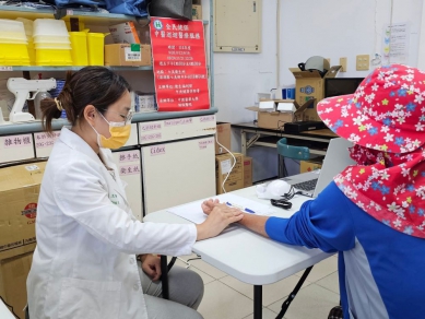 澎湖衛生局攜手中國附醫啟動中醫巡迴醫療 守護偏鄉民眾健康  陳淑娟局長強調，衛生局未來也將視實際需求，與中國附醫共同研議是否增加服務頻次或拓展服務據點，讓更多澎湖鄉親受惠。我們非常感謝中國醫藥大學附設醫院願意投入醫療資源，一同守護澎湖人的健康，這樣的合作模式，也為偏鄉醫療創下了新的典範。