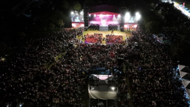 「員林升格晚會」，觀賞市民朋友萬頭鑽動。（照片公所提供）