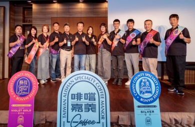 「啡嚐嘉義」飄香日本大板近鐵百貨 人潮聞香而來~