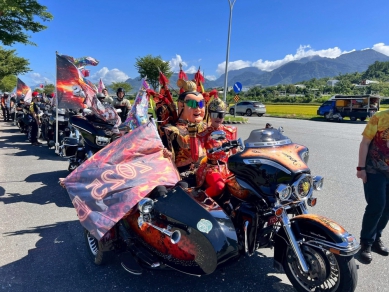 摩登神明騎哈雷｜700輛哈雷重機車齊聚花東縱谷，2025哈雷大會師結合健康、食農、市集與音樂饗宴　引擎聲與旋律共鳴花東縱谷！