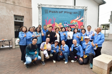 雲林縣長張麗善團隊到鹿港參觀設計展。(照片縣府提供)