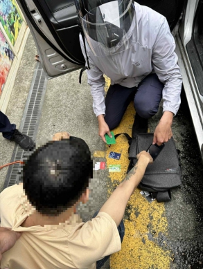 普發現金1萬元還沒入袋  何姓市民就遭詐51萬元  嘉市警逮廖姓馬籍女車手  另案查獲8名馬籍詐欺車手兵團  查扣多達50張金融卡