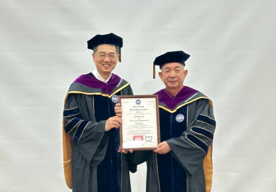 暨大頒授李謀誠名譽管理學博士 表彰其深耕教育公益與僑教之卓越貢獻