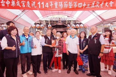 台中樂成宮重陽敬老45年不間斷!發放783萬元禮金溫暖八里長青
