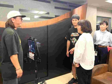 韓劇改編影集《我們的藍調時光》來嘉拍攝 市長黃敏惠親赴探班並體驗導演角色