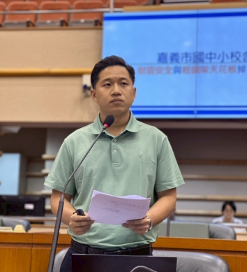 國中小學五成輕鋼架天花板掉落  嘉義市議員郭定緯要求全面公開盤點