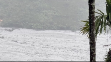 大洪水又來了｜提早2.5小時溢流，馬太鞍溪第二座堰塞湖潰決，洪流滾滾、氣勢驚人！