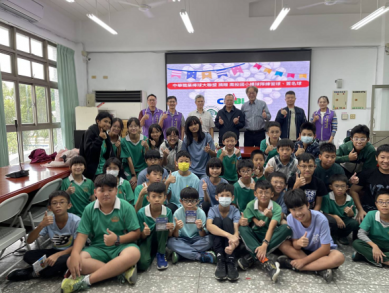 宣導「反詐」和「法拍」意義，法務部彰化分署攜手CPBL走入南投國小校園。（照片分署提供）