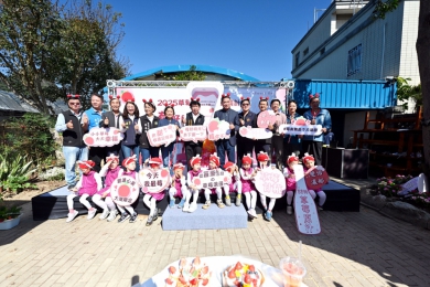 草莓饗宴2025草莓季開幕 縣長鍾東錦邀約體驗大湖採草莓樂趣