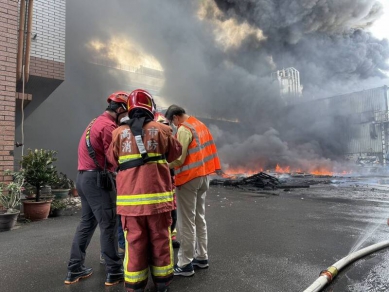 高雄大發工業區工廠火警高屏空污警戒