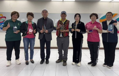 卓越獎選拔高雄7社區全壘打