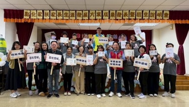 彰化家扶協助家扶家長考照，今年14人通過，考照率100%。（照片家扶提供）