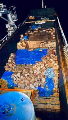 海巡背緝毒犬登船查扣逾百萬包私菸市價億元