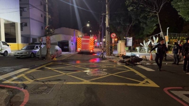 高雄鳳山巷口2機車擦撞燒成火球1死1傷