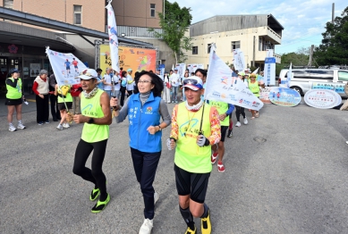 公益傳愛 第九屆盲人環台公益路跑抵苗 副縣長邱俐俐陪跑 讓愛不間斷