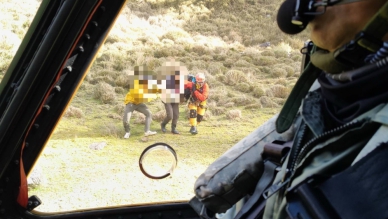 極寒挑戰藍鬼湖｜女山友受傷體力不支，搭直升機回家！