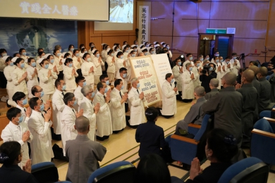 醫護團隊經藏演繹見證悲願 大林慈濟醫院歲末祝福用愛走過25年