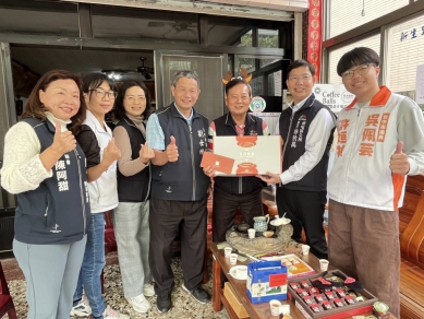 溫馨生日饗宴 新生里里長盧坤炳