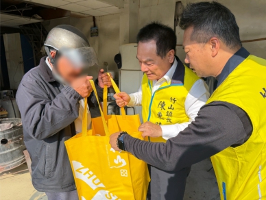 歲末送暖情更濃　竹山鎮公所攜手慈善團體關懷弱勢