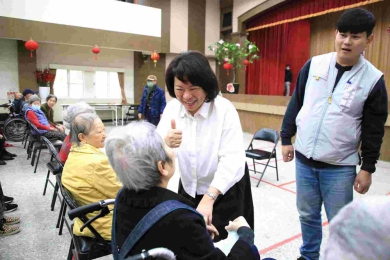 嘉義市春節關懷社福機構 市長黃敏惠致贈12家機構春節慰問金 傳遞新春祝福〜