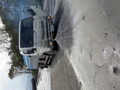 讓草民連連吃土｜水利署：全面檢討、立即改善；但是公路局也有砂石車在跑，台九線灑水及沖洗頻率不足是禍因！