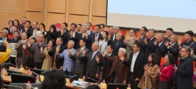 赤崁子弟 李文熙博士 就任澎湖科大第九任校長  攜手縣府與成大推動頂大-科大共同培育人才與實踐澎湖產業創新落地  展望未來，李校長表示，將與全體師生攜手努力，朝向「成為澎湖在地人引以為傲的大學、對國家產業具實質貢獻的大學，以及讓師生築夢圓夢的大學」三大目標邁進，開創澎湖科技大學永續發展的新局。