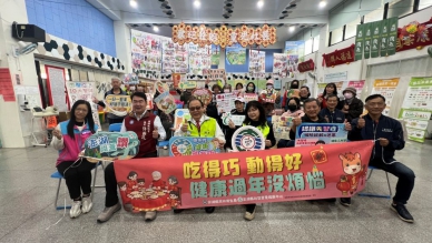 健康年菜陪你過好年　陳光復鼓勵高纖、低油鹽、低糖烹調  本次健康年菜成果發表會，參與的社區據點及菜色包括：馬公市重光社區「珠蔥涼拌珠螺冷盤」、湖西鄉湖東社區「金瓜蝦米油飯」、望安鄉東安社區「步步糕升金瓜菜頭粿」、七美鄉東湖社區「年年有餘清蒸魚」、馬公市山水社區「翠玉蛤蠣珍味麵線」、馬公市朝陽社區「紹興醉蝦」、白沙鄉小赤社區「春福海味燴高麗」、馬公市光明社區「富貴長年雞湯」、西嶼鄉小門社區「好事花生團圓粿」，以及澎湖縣社區營養推廣中心提供的「時令水果」，道道兼具年味、在地原味與健康巧思