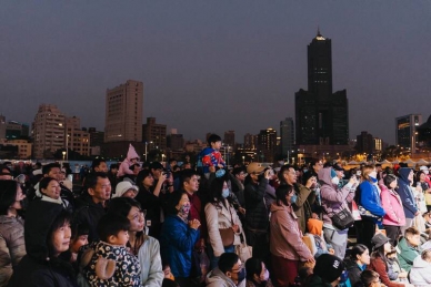 日本熊本武將隊、八王子啦啦隊助陣高雄燈會