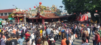 「紫南宮」神力無法擋，大年初一約湧入十萬信眾祈福