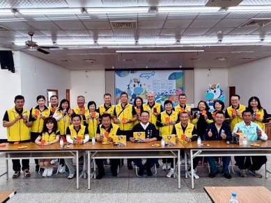 北野町溫王廟元宵來訪馬公市公所 黃健忠介紹澎湖元宵節文化特色  黃健忠表示，澎湖元宵節在地方文化中具有特殊地位，各地廟宇依循傳統舉辦不同形式的節慶活動，呈現多元而豐富的民間信仰文化。透過節慶活動的延續，也讓更多民眾認識澎湖在地的歷史與生活文化。