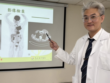 70歲企業主胸口長出14公分腫瘤 標靶化療後腫瘤幾乎消失