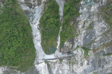 搶救大作戰｜蘇花公路台9丁線9.5K及台9線159.4K大清水明隧道路段土石流災害，公路單位全力災修！