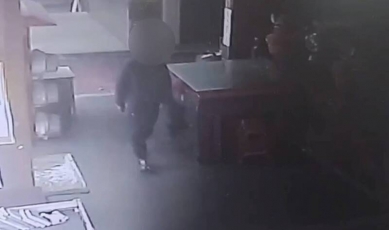 高雄呂姓男子抱走廟宇功德箱偷走2萬香油錢