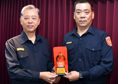 蔡清文奪尖刀救輕生女子    吳敬田會報公開表揚稱讚