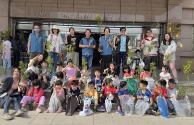 高雄市區公所12日免費發送樹苗