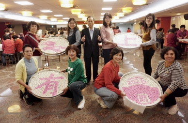 消災解厄、祈福延壽 萬和宮明天植斗法會「馬上有錢」近百志工搓60斗湯圓
