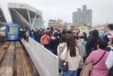 冬日遊樂園帶動人氣高雄輕軌2月運量逼近高捷橘線