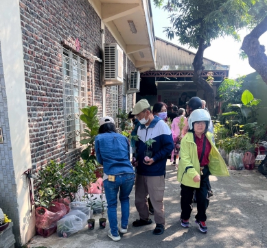 高雄市議員邱于軒發放小樹苗讓生活環境更舒適宜居