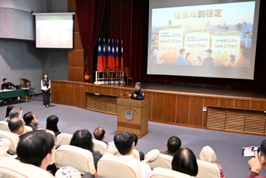 買網路399元育兒行李箱  卻成千萬詐騙受害人  拍影片助警宣導  嘉市警攜金融機構爭取設置AI防詐ATM