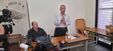 葉竹林召開「正本清源、讓真相還原」記者會 葉竹林表示，國民黨推出的人選陳振中鄉長，他個人曾表示願意接受民調，但是要經過「第三者」同意，無奈該「大佬」不同意所以破局。葉竹林只好走自己的路。 未來相關政策將會逐步提出，今天先提出一個鄉親安心福利政策，即：長者除了過去的慰問金照常發放外，每年中秋節加發新台幣五千元，身障津貼逐步調整高至二萬元，讓長者、身障者更安心。