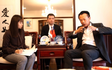 嘉義縣長翁章梁赴日推廣嘉義農特產 接受「西日本新聞」專訪 向日本介紹嘉義轉型與願景！