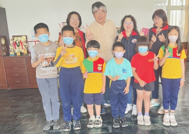 國際洪門慈善總會送暖臺中甲南國小 分會長陳姿雲攜手善心團隊化作偏鄉「及時雨」