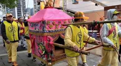 白沙屯拱天宮媽祖超跑為何是粉紅色？